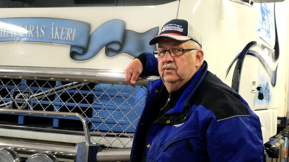 SKILLNAD. Åkaren Sven Kattilavaara i Haparanda ser stor skillnad mellan de svenska och finska vägarna.