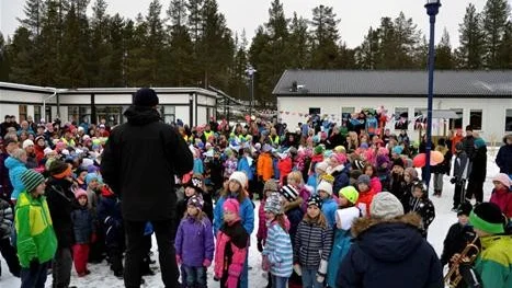 STÖRST.Tisdagens invigning av  den nu utbyggda Tallbackaskolan förrättades av Börje Johansson, BUoK-nämndens ordförande. Den blir genom utbyggnaden kommunens största gundskola och problemen med den tidigare trångboddheten har lösts.