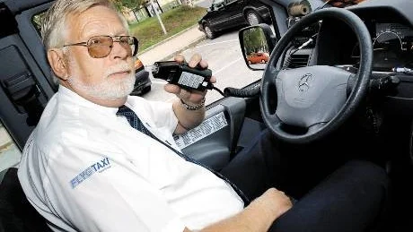 BUGG. Från Luleå taxis sida förklarar man förseningarna med en bugg i systemet. "Vi jobbar dygnet runt med att åtgärda problemet", säger Göran Johansson, styrelseordförande.