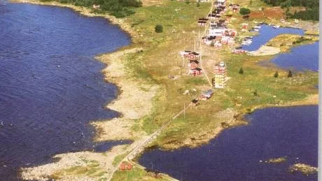 HAVET FÖRENAR. Rödkallen med  lotsplats och fyr. ur boken av Göran Wallin.