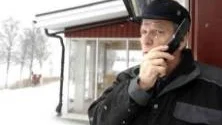 ALTANTELEFONI. Ibland är uppkopplingen så dålig att vi måste gå ut på altanen för att ringa, säger Kurt Adolfsson.