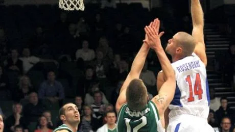 STRAFFADE. LF Basket lyckades inte stoppa Södertäljes Johnell Smith som gjorde fantastiska 45 poäng.