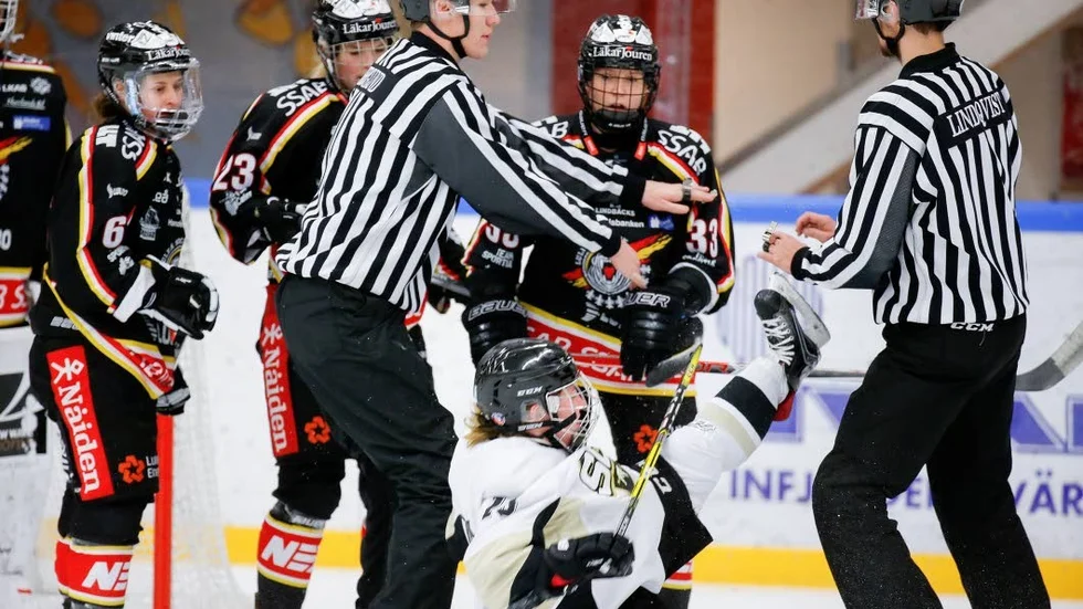 Tufft. Det bjöds på mängder att tuffa täta situationer i matchen mellan Luleå och SDE.