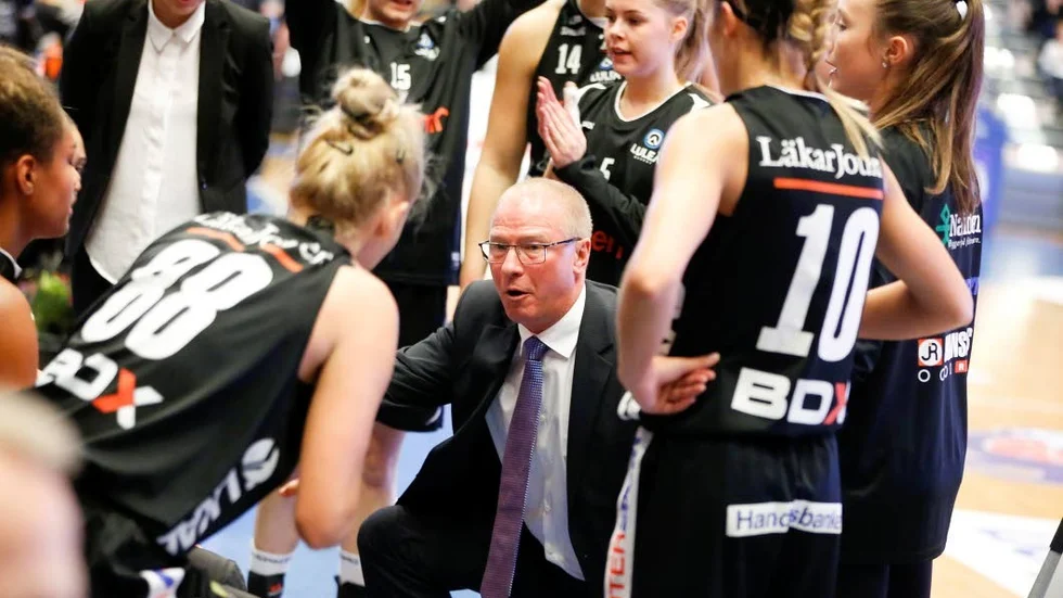 Besviken. Luleå Baskets coach David Visscher var besviken på lagets spelare. "Vi hade många chanser att knyta igen säcken, men lyckades inte" konstaterade han efter förlusten mot Norrköping.