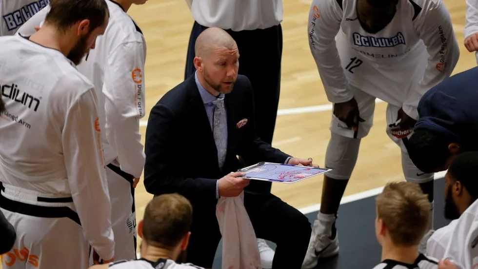 Förberedda. Luleås tränare Peter Öqvist vet det mesta som är värt att veta om sina kommande moståndare och med förre södertälje-spelaren Tom Lidéns hjälp kan laget skaffa sig ytterligare information.