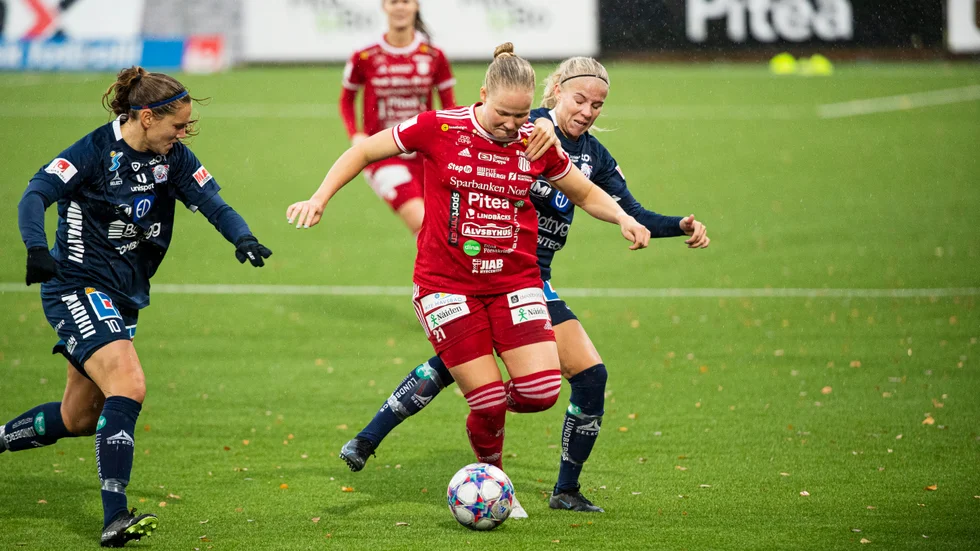 Tidigare PIF-spelaren Hlin Eiriksdottir prickade in sitt första mål i tävlingsmatch när hon kvitterade för sitt Kristianstad mot Linköping.