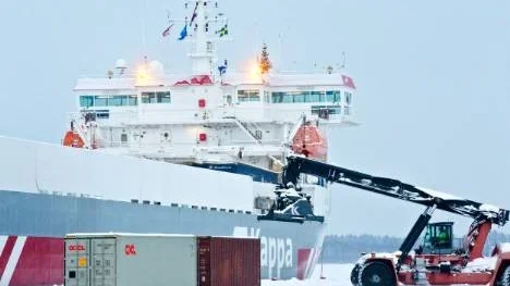 Majoriteten av det gods som fraktas från Piteå hamn går enbart igenom den zon som omfattas av svaveldirektivet.