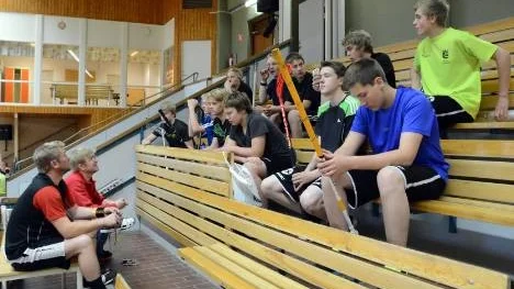 Tränarduon Mats Nordin och Rolf Sundstén förbereder laget för helgens seriepremiär i Piteå mot Wibax B. Taktik, taktik och taktik...