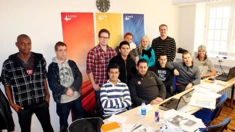 Eleverna vid Lernias montörutbildning vill gärna jobba med vindkraft. Längst fram från vänster: Mohssine Zerbaoui, Skellefteå, Ibrahim Hamdi, Skellefteå, Nils Sjöberg, Malmö, Erik Karlsson, Piteå och Daniel Nordqvist, Gällivare. Bakre raden från vänster: Alfred Sundqvist, Piteå, Janne Stenlund, Skellefteå, Mattias Lundqvist, Piteå, Kamyar Hussein Piteå, Tina Freneus Sandviken, Ina Danielsson, Piteå, och Markus Edlund Sandberg, Piteå.