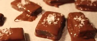 Chokladdoppad himlastormande kola med lakrits