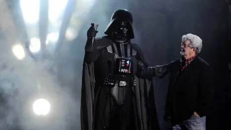 George Lucas och hans skapelseDarth Vader. Fler Star Wars-filmer planeras när Disney köper Lucasfilm.