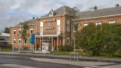 En ny politisk organisation ska införas för Arvidsjaurs kommun. Men kommunens ledningsgrupp vill att det förslag som lagts ska återremitteras.