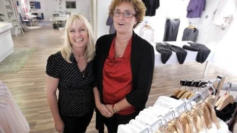 Till veckan öppnar två nya Piteåbutiker i en. Helena Ahlin driver inredningsdelen Madame Filurs  lilla krypin och Yvonne Lind står bakom kläddelen Vackra Sara.