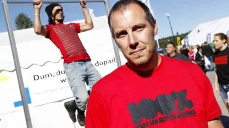 Jonas Näslund från Norrbottens Idrottsförbund har ett klart budskap på tröjan - 100 procent ren idrott.