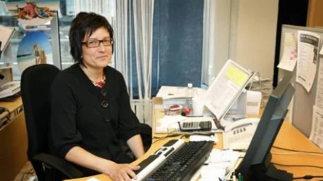 Katrin Johansson, säljare på Nex i Piteå, berättar att trycket på charterresorna från Luleå är stort. Hon tror att många har fjolårets regniga sommar färskt i minnet och därför vill njuta av sommarsolen ordenligt i år.
