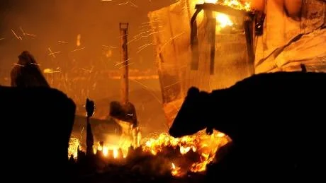 STORBRAND. En stor ladugård i Södra Orrbyn brann ner till grunden natten mot fredag. Större delen av mjölkkorna kunde räddas undan lågorna. Däremot innebrändes ett 40-50-tal kalvar.
