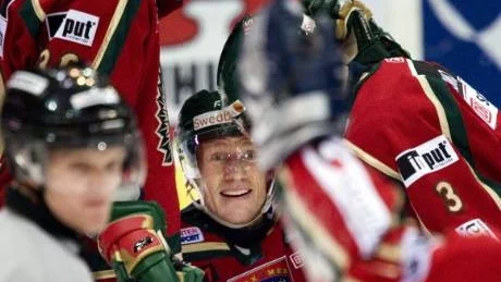 KLEV FRAM. Frölundas kapten Niklas Andersson var stekhet mot Luleå i Scandinavium. Centern gjorde två mål och spelade fram till Jonas Johnsons 3-1.mål.