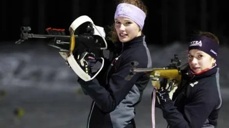 Hanna Öberg (till vänster) och Anna Magnusson, Piteå - ettan och trean i helgens Sverigecup i Sollefteå. (Arkivbild)