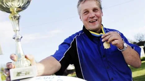 Per-Erik Lindgren, Piteå, har gjort det igen - tagit SM-guld i dragracing. Han avgjorde i den sista deltävlingen som genomfördes i Tierp. (Arkivbild)