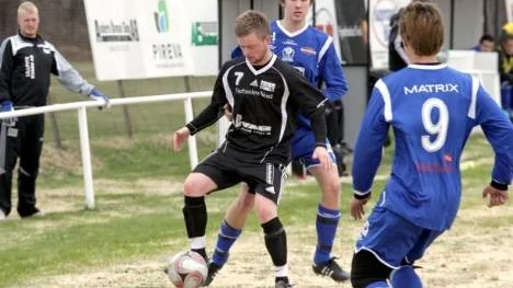 Tomas Isaksson var nära ge Lillpite ledningen i första halvlek men bollen träffade ribban. Istället slutade hemmapremiären mot Alvik med förlust, 0-2.