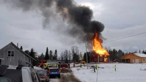Räddningstjänsten fick inrikta sig på att rädda det nybyggda hundpensionatet.