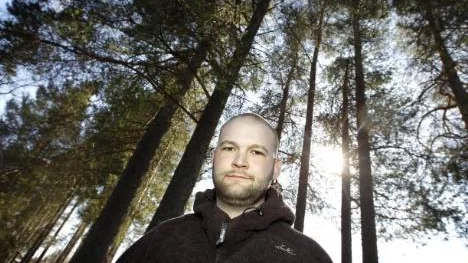 Robert Asplund, Roknäs, jagar älg på Sveaskogs mark i Älvsbyn och tror inte att prishöjningen gör att fler yngre lockas till att bli älgjägare: "Det kan nog bli så att fler läggar av med älgjakten istället" säger han.