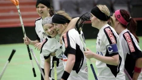 Det blir inget måljubel för Wibax Patriots nya damlag i innebandy. Spelarbrist gör att laget inte kommer att anmälas till seriespel i vinter. Men laget finns kvar - i korpen. (Arkivbild)