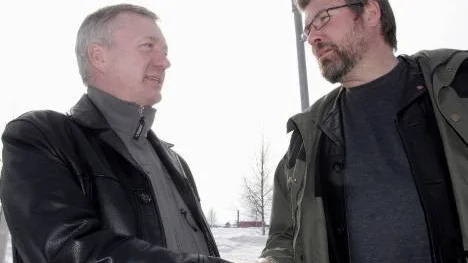 Stig Rönnbäck (S), till vänster, ordförande i nav, tar över Mats Johanssons (S) ombudsmannajobb den 1 april när Johansson tar steget över till partidistriktet.