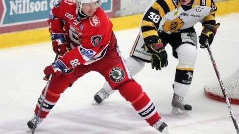 Johan Burlin, till höger, lämnar allsvenska Borås för att spela division 1-hockey med Piteå resten av säsongen. (Arkivbild)