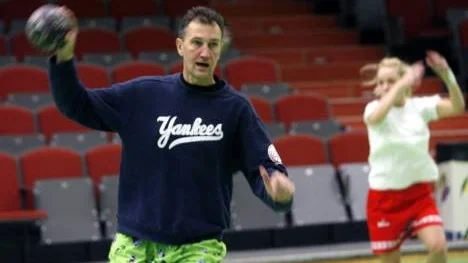 Håkan Lindberg är tillbaka som tränare för Strömnäs handbollsdamer, som vann serien förra säsongen men tvingades tacka nej till uppflyttning. "Besvikelsen har lagt sig. Nu ser vi bara framåt", säger Håkan. (Arkivbild)