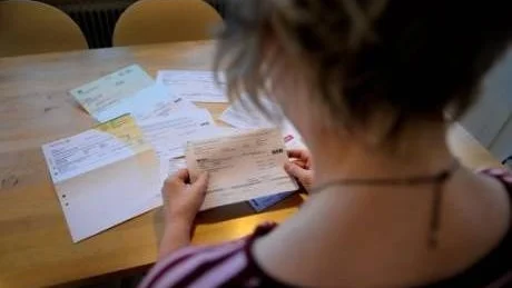 UNGA MED SKULDER. Ungdomar i Norrbotten får allt mer skulder. Från 2011 till 2012 ökade ung                      domarnas skulder från 17 miljoner till 19 miljoner.
