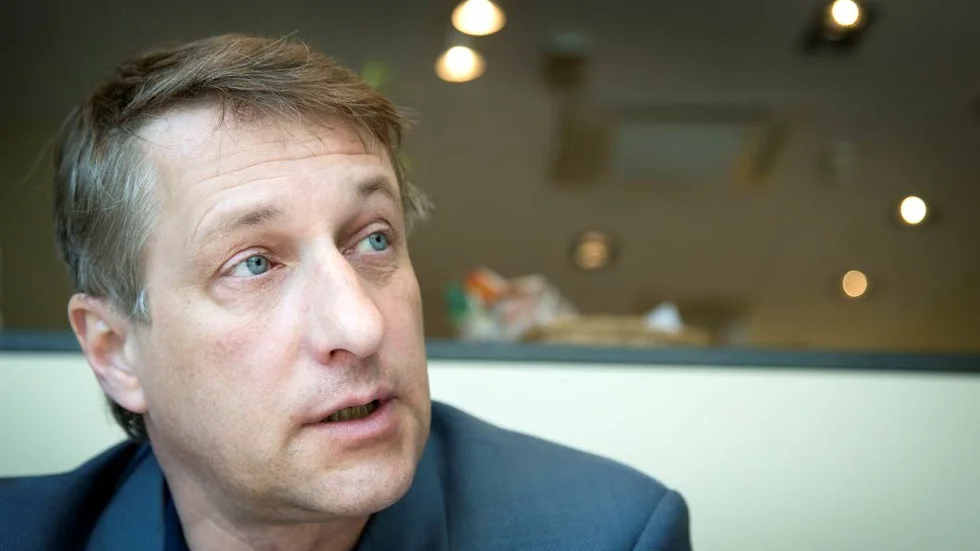 Biter fast. " Sverige kommer att drabbas av underskott som biter sig fast",säger Krister Hammarberg, riksdagsledamot för M.