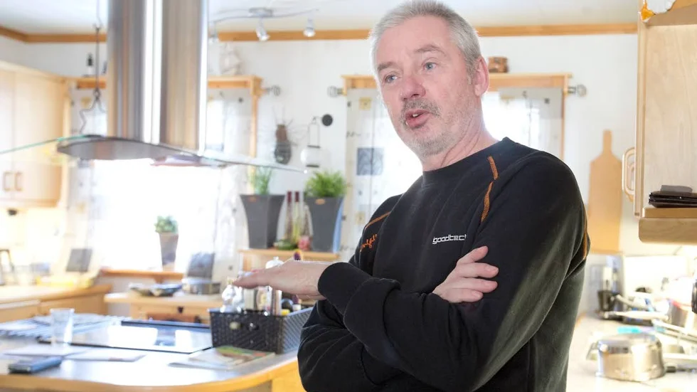 Lars Stenström ska inom kort flytta in i en lägenhet tillsammans med hustrun. Huset sålde paret till en barnfamilj som kom med ett köperbjudande de inte kunde säga nej till.