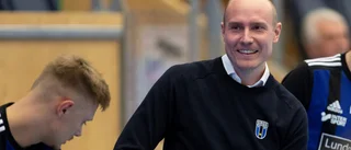 Spelarlicens ordnad för allsvenske tränaren • Efter första passet: "Kände blodsmak i munnen"