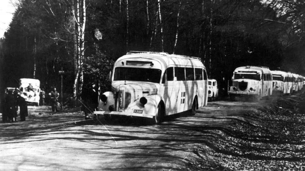 Till Sverige. Med vita bussarna tog sig Elkes familj till Sverige från krigets Tyskland i april 1945.