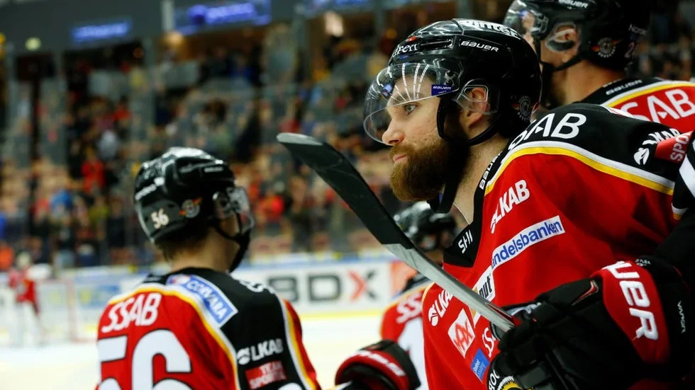 Jacob Lagacé hyllar lagets materialförvaltare Joel Lundqvist efter skridskoproblemen.