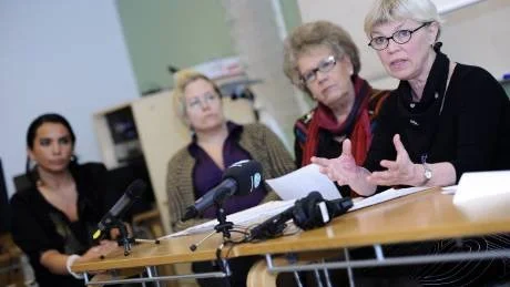 GJORT FEL. "Det är mycket som gjorts fel men nu ska vi försöka rätta till det", säger Margareta Bladfors Eriksson, längst till höger. Från vänster syns moderaten Mari-Lena Fuentes och folkpartisten Sofie Pettersson.