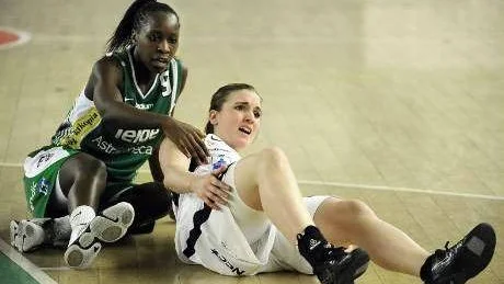 NY FÖRLUST. Elin Söderström och Luleå Basket golvades av Telge i den andra finalmatchen.