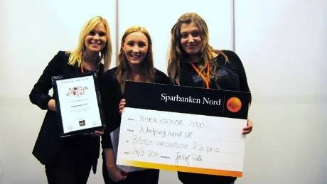 FÖRETAGSAMMA TJEJER. Ingrid Kihlanki, Maria Engman och Camilla Vallgren har under sista läsåret i gymnasiet i Luleå drivit ett eget företag. Bland annat prisades de under en mässa i Jokkmokk.