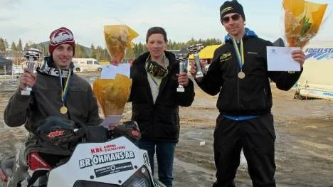 Hemmaklubben Älvsbyns MS körde hem två guld och ett brons på Sverigecupen. Från vänster Christoffer Wikström, etta i Sport 600, Emil Hansson, etta i Semi Pro Stock, och Mattias Kjellin, trea i Semi Pro Open.