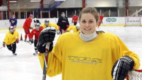 Efter en krock med en medspelare (!) bröt Sofie Bergström ett ben i handen. Nu är hon snart redo för comeback - efter en drygt tre månader lång skadeperiod.