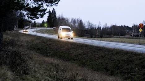 Väg 94 mellan Älvsbyn och Korsträsk är smal och hårt trafikerad. Efter påtryckningar från kommun och bybor inleder Trafikverket en förstudie med syfte att bygga en gång- och cykelväg för oskyddade trafikanter tidigast år 2016.