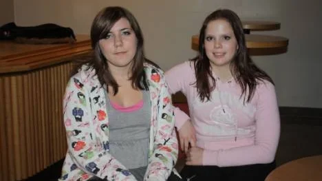 Amanda och Emelie var två tjejer som blev sminkade och fotade under kvällens gång.