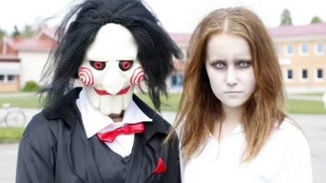 Läskig duo bestående av Hilda Öhman och Sanna Håsteen, som går i 9C. Sanna fick individuellt pris för sin utklädnad.