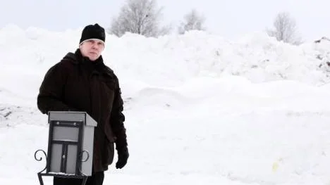 Förutom förstörd utsikt och oro för att en olycka ska hända, så konstaterar Anne Karlsson att tippandet innebär störande ljud.