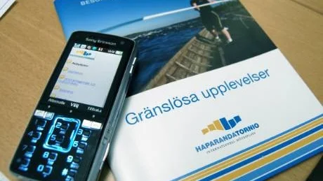 INFO I MOBILEN. Nu kan hela besöksguiden för Haparanda och Torneå nås via mobiltelefon. Tjänsten kommer att utvecklas med uppdaterad information till besökare.