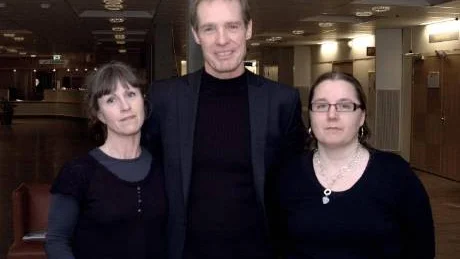 CANNABIS. En stor cannabiskonferens i Piteå lockade på tisdagen 237 deltagare till Nolia city konferens. På bilden konferensarrangörerna Helene Johansson och Elisabeth Wiklund från öppenvårdsenheten i Piteås socialtjänst och i mitten alkohol- och narkotikaforskaren Ulric Hermansson från Beroendecentrum och Karolinska institutet i Stockholm.