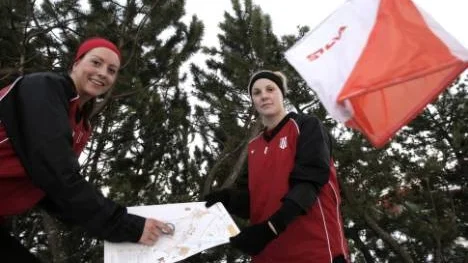 SM-vinnarna (ja, skolmästerskap...men ändå) Emma Johansson och Linnea Gjersvold. Troligen var det Linnea som hittade kontrollerna och Emma som sprang och stämplade i guldloppet. Sedan dess har inte karriären i skogen varit lika spikrak...