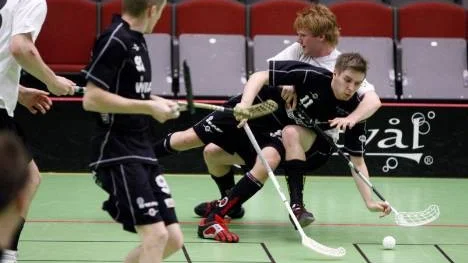 Östersund hade problem att stoppa Andreas Morén i lördagens division 2-match. Wibax/Piteå låg under med 0-3 efter två perioder och såg slagna ut. Men då vaknade Andreas som gjorde tre av de sex målen i sista perioden. Och Wibax vann med 6-4.