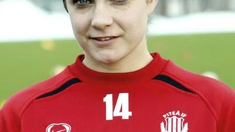 Linn Lundström  slog en hörna direkt i mål när Infjärden gjorde dussinet mål.